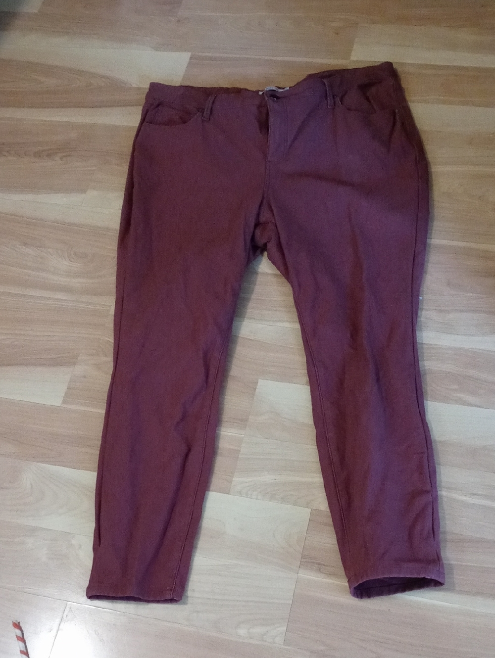 JustFab Slim Fit Maroon Chinos